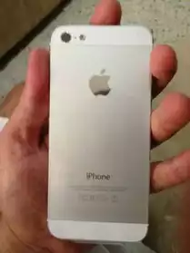 NEW SEALED Apple iPhone 5 avec une garan