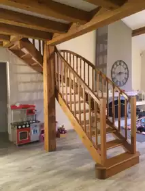 Escalier d'interieur en bois massif
