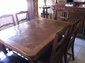 table italienne et 6 chaises dessus cuir