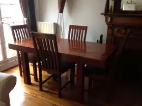 Table bois d'acacia + 4 chaises