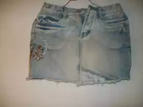 Mini jupe jean délavé taille 1 à 5 euros