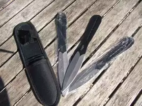 Set de 3 couteaux de lancer neufs