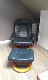 2 fauteuils en cuir vert