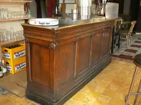 bar et sa pompe datant du début 1930
