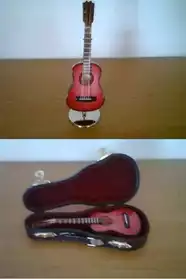 Guitare classique miniature