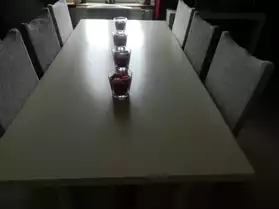 Table et chaises de salle à manger
