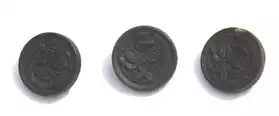 3 boutons anciens plastique art deco