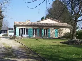 Maison bord de la Dordogne avec piscine