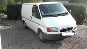 camionnette Fourgon Ford TransiT 2.5 TD
