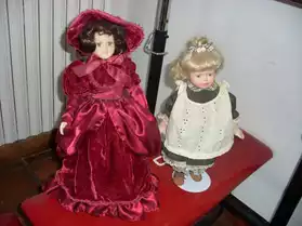 2 jolies poupées en porcelaine