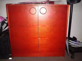Meuble deux porte rouge en bois