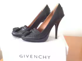 Superbes escarpins en cuir noir Givenchy