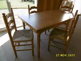 Table de cuisine + 4 chaises