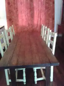 Belle table rustique en chêne massif