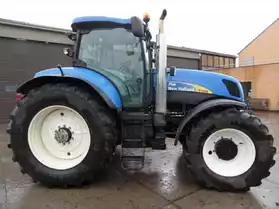 Tracteur agricole, New Holland T 7030 An