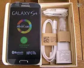 Samsung Galaxy S4 Gris neuf + Flipcover