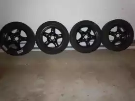 Vends 4 pneus hivers montés sur jantes