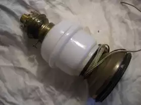 LAMPE PETROLE RESERVOIR BLANC ELECTRIFIE