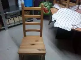 A vendre 4 chaises en bois