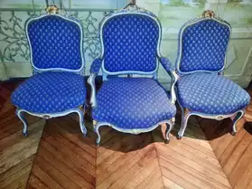 une bergère + 2 chaises style Louis XV