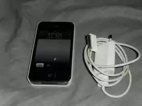 Iphone 4 + écouteur et chargeur