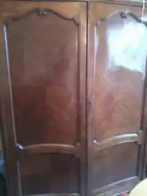 ancienne armoire en merisier