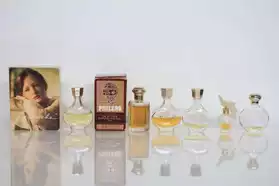 lot de flacons miniatures de parfums