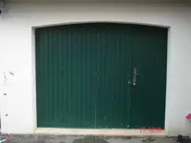 volets battants bois et portail de garag