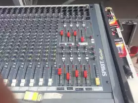 Table de mixage soundcraft retours