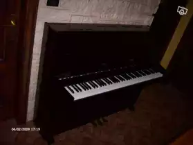 PIANO DROIT