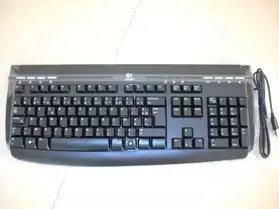 2 claviers d' ordinateurs Logitech