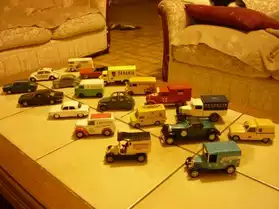 Lot de 19 voitures miniatures anciennes