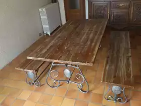 table en bois et fer forgé vieillis