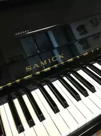 PIANO A VENDRE