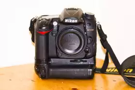 Nikon D7000 + Grip MB-D11 + Sigma 70-300