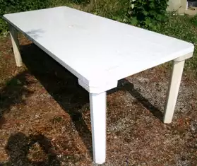 table d'extérieur blanche