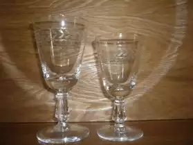 verres à eau et à vin en cristal gravé
