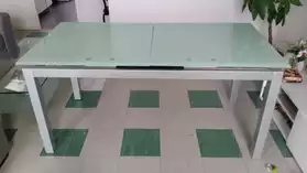 Table de salle à manger en verre