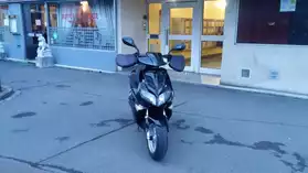 je vends un scooter noir de marque JONWA