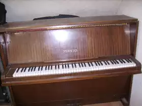 PIANO PLEYEL