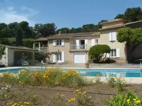 Villa provençale avec piscine, au calme