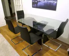 Table de salon + 4 chaises