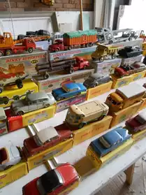 Collection 101 véhicles dinky toys et s