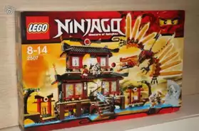 Lego Ninjago Le Temple du Feu FDP OFFERT