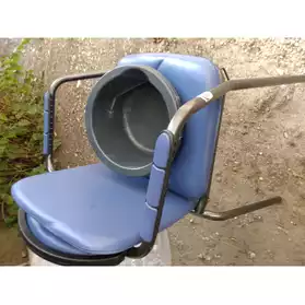 Chaise percée WC