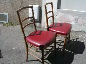 2 belles chaises en noyer des années 60