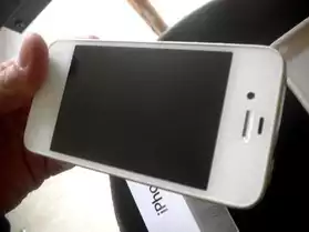 iPhone 4S blanc de 64Go en très bon état