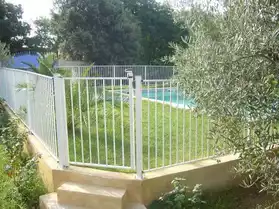 barrière de piscine homologuée portillon