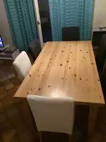 Table en bois rectangulaire