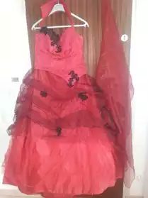 robe rouge et noire taille 46